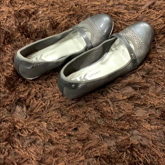 Flats - Picture 3 of 3